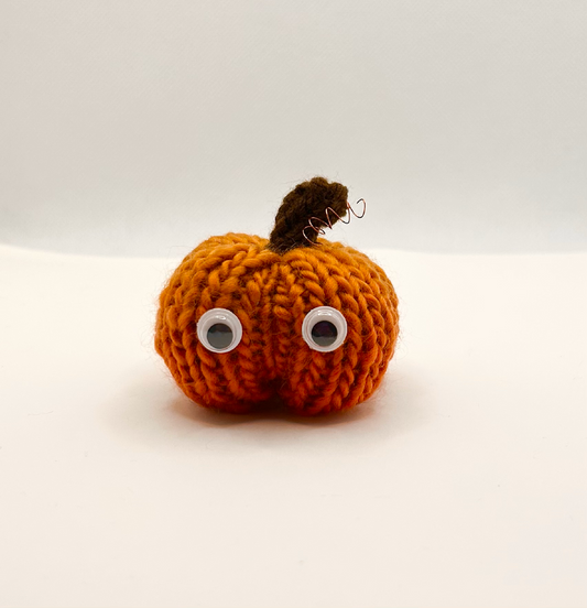 Mythi'kins, cute little yarn pumpkins with googly eyes